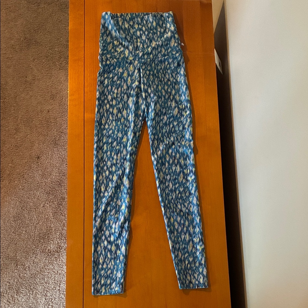 Emily Hsu Designs Vibrant Leggings